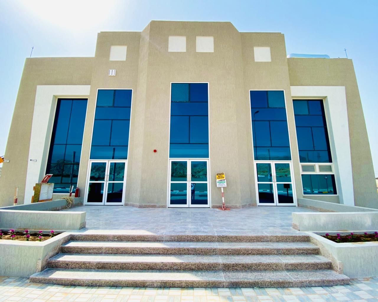 Glass and aluminium works Sharjah - Zealcon